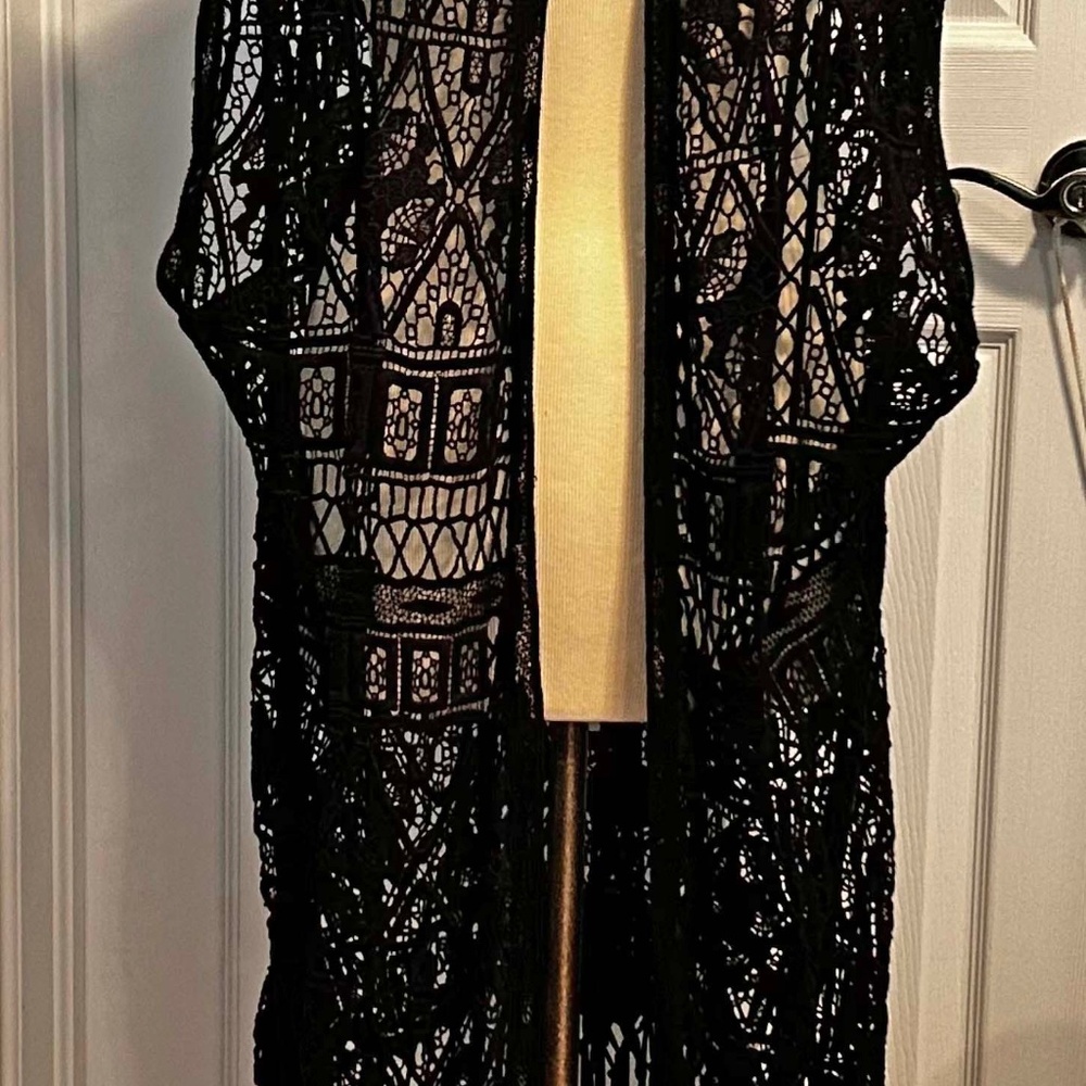 KIMONO, DUSTER, BLACK, SIZE 4X, ALLOVER FLORAL CROCHET, LONG FRINGE,